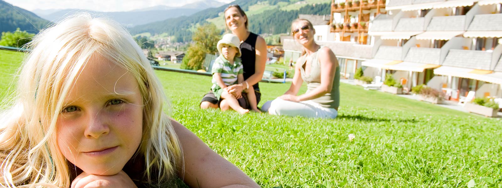 Urlaub in Sexten bei der <b>Familie Rainer</b> - rainer-kinder-wiese