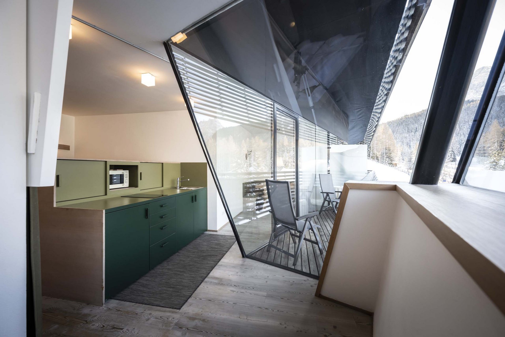 The Residence Königswarte Strata Modern balcony with glass front and view of snowy mountains